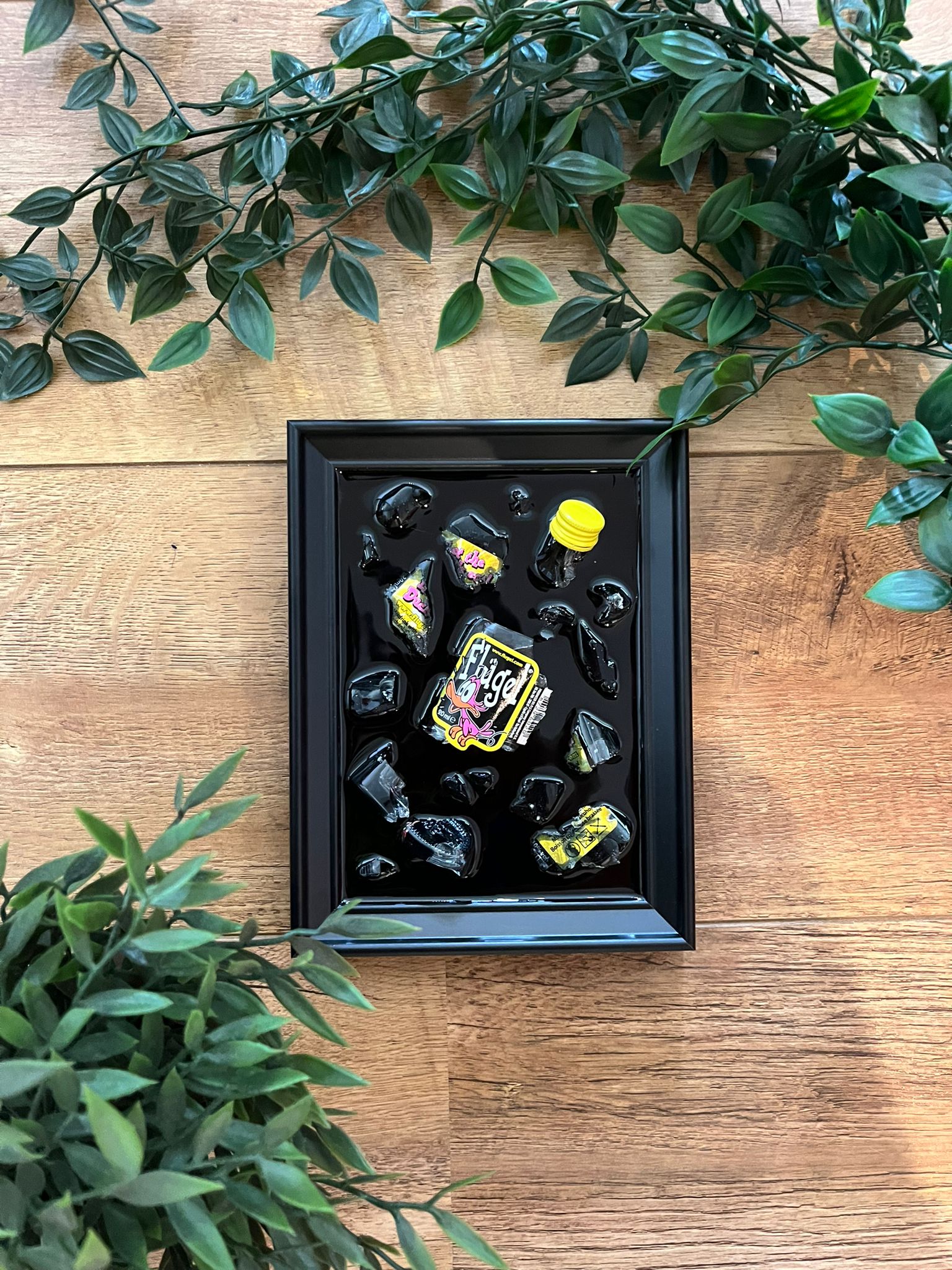 Flugel Shotje - Epoxy Art